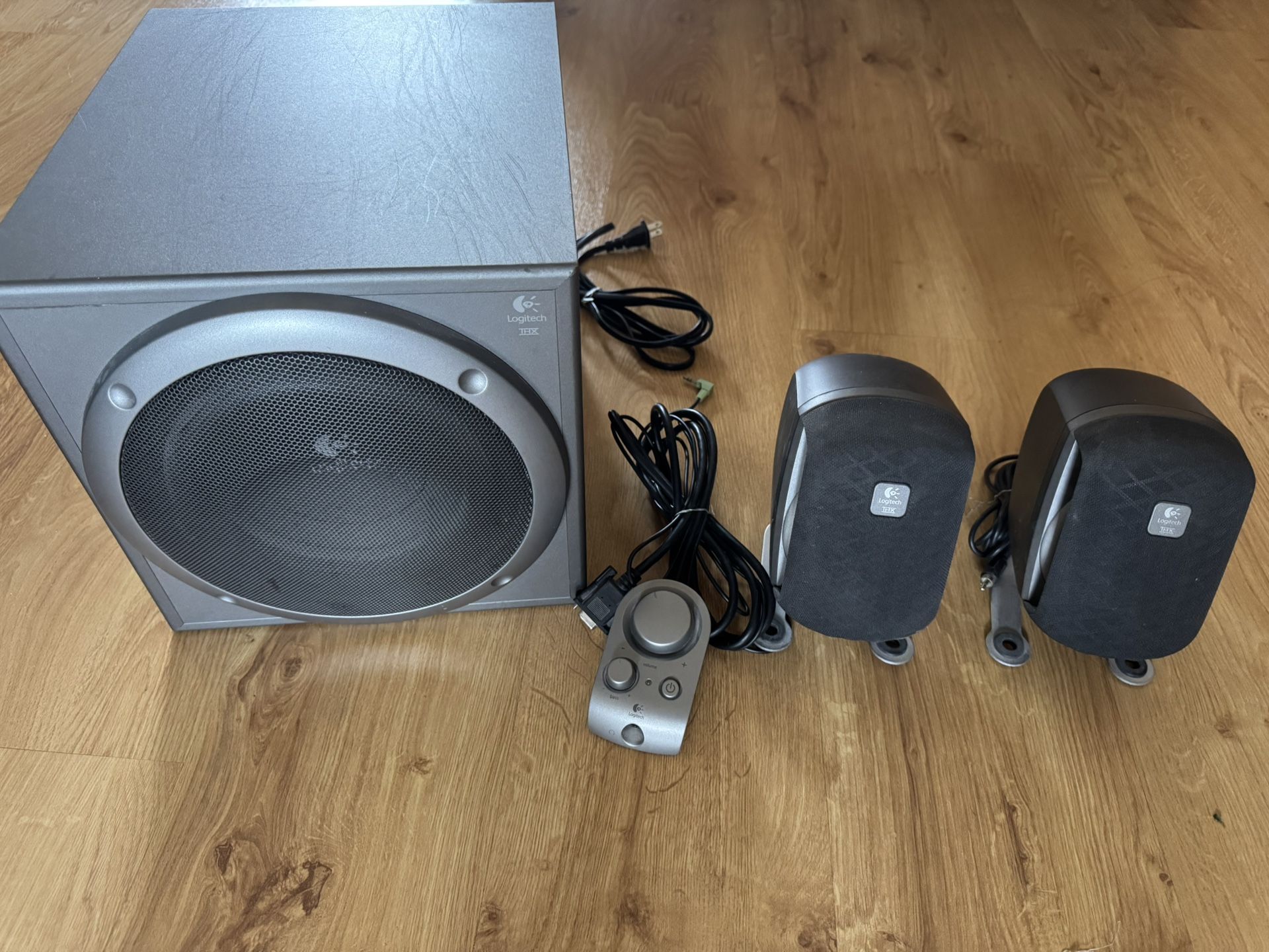 Logitech Z-2200 2.1 Speakers