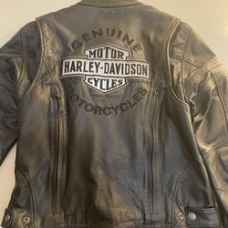 Harley Davidson leather women’s jacket medium size