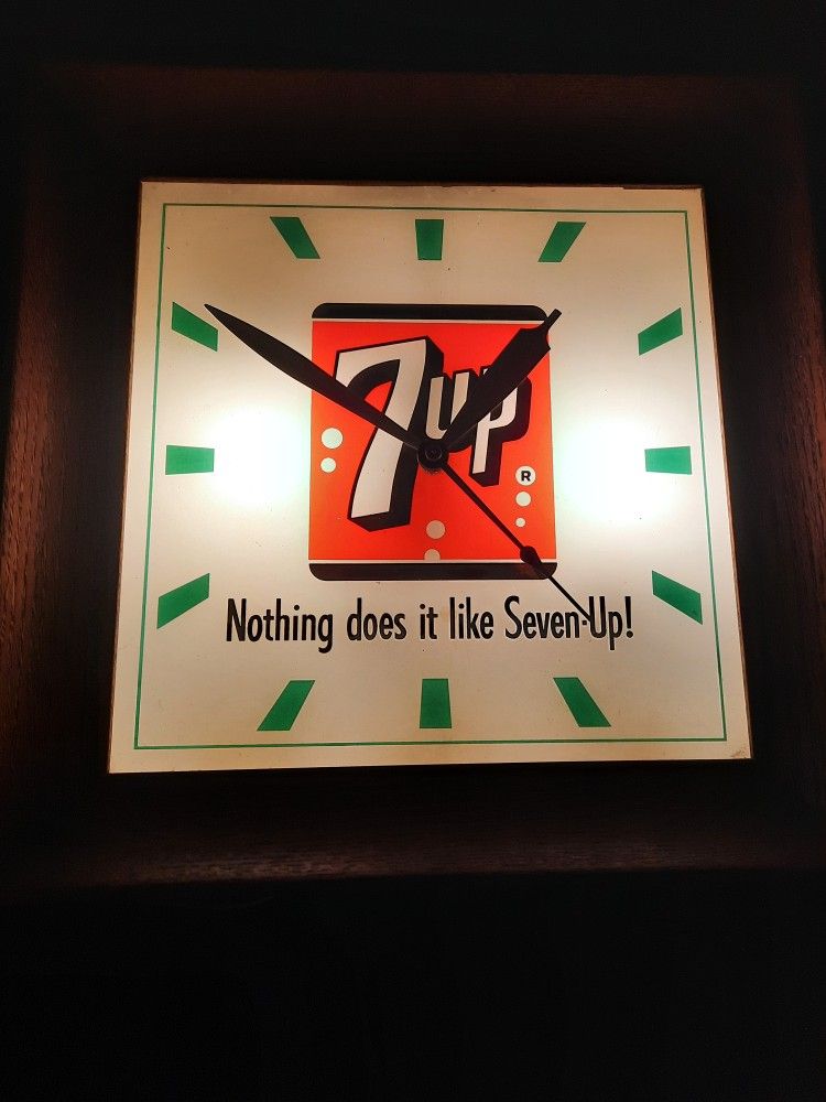 Vintage 7up Clock