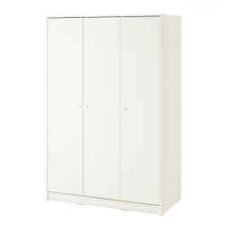 Wardrobe with 3 doors