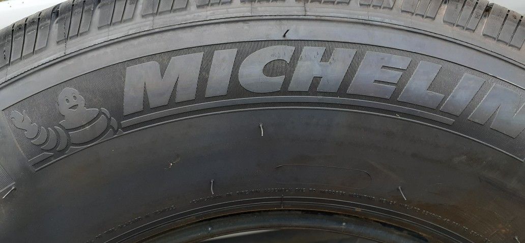 BRAND NEW JEEP , FORD 250 ,NISSAN TITAN TIRE - MICHELIN 245/75r /17