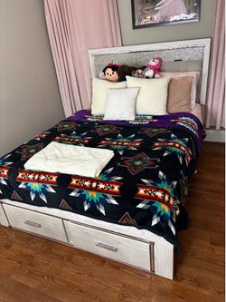 Queen size bed include mattress