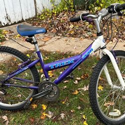 TREK MT220 24” 21-Speed 