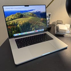 Apple 16” MacBook Pro M2 Chip 12-core CPU 19-core GPU 32GB Ram 512SSD! Like new condition!