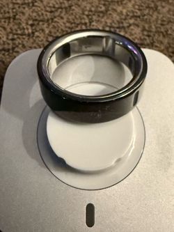 Oura Ring 4 Black Size 12 – Excellent Condition w/ Original Charger + USB-C Cable