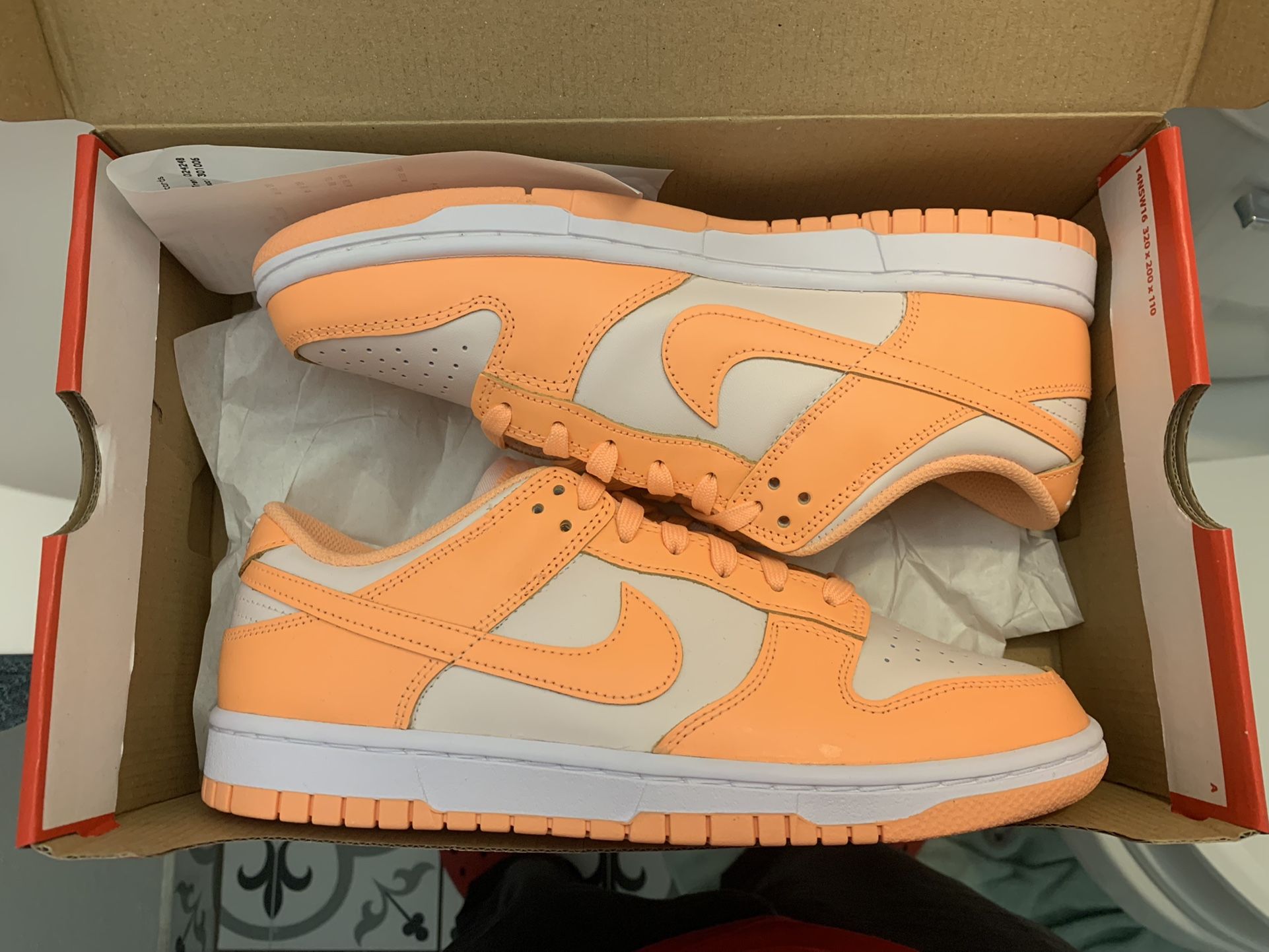 Ds Nike Air Dunk Low Peach Cream Size 10W 8.5M display picture 3