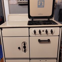 The Estate Stove Co. Hamilton Ohio Antique Gas Stove and Range