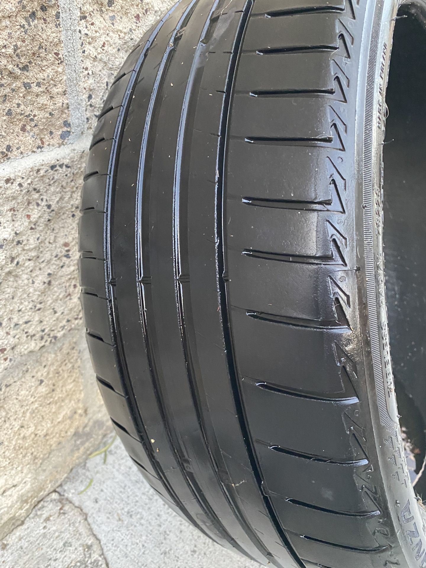 225 40 19 Bridgestone