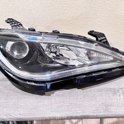 2017 To 2020 CHRYSLER PACIFICA RH HEADLIGHT