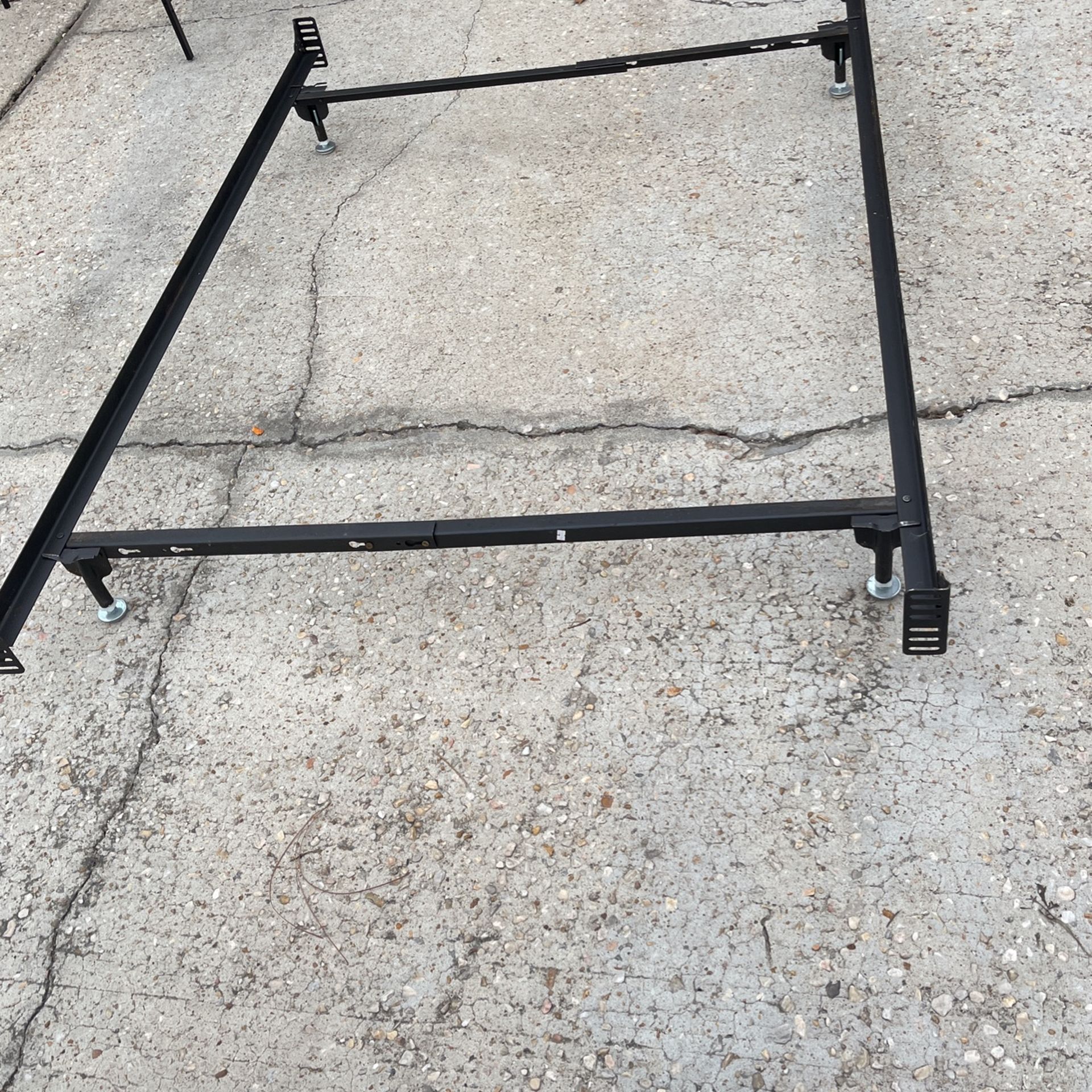 Bed Frame Can Be Twin Or Full Adjustable