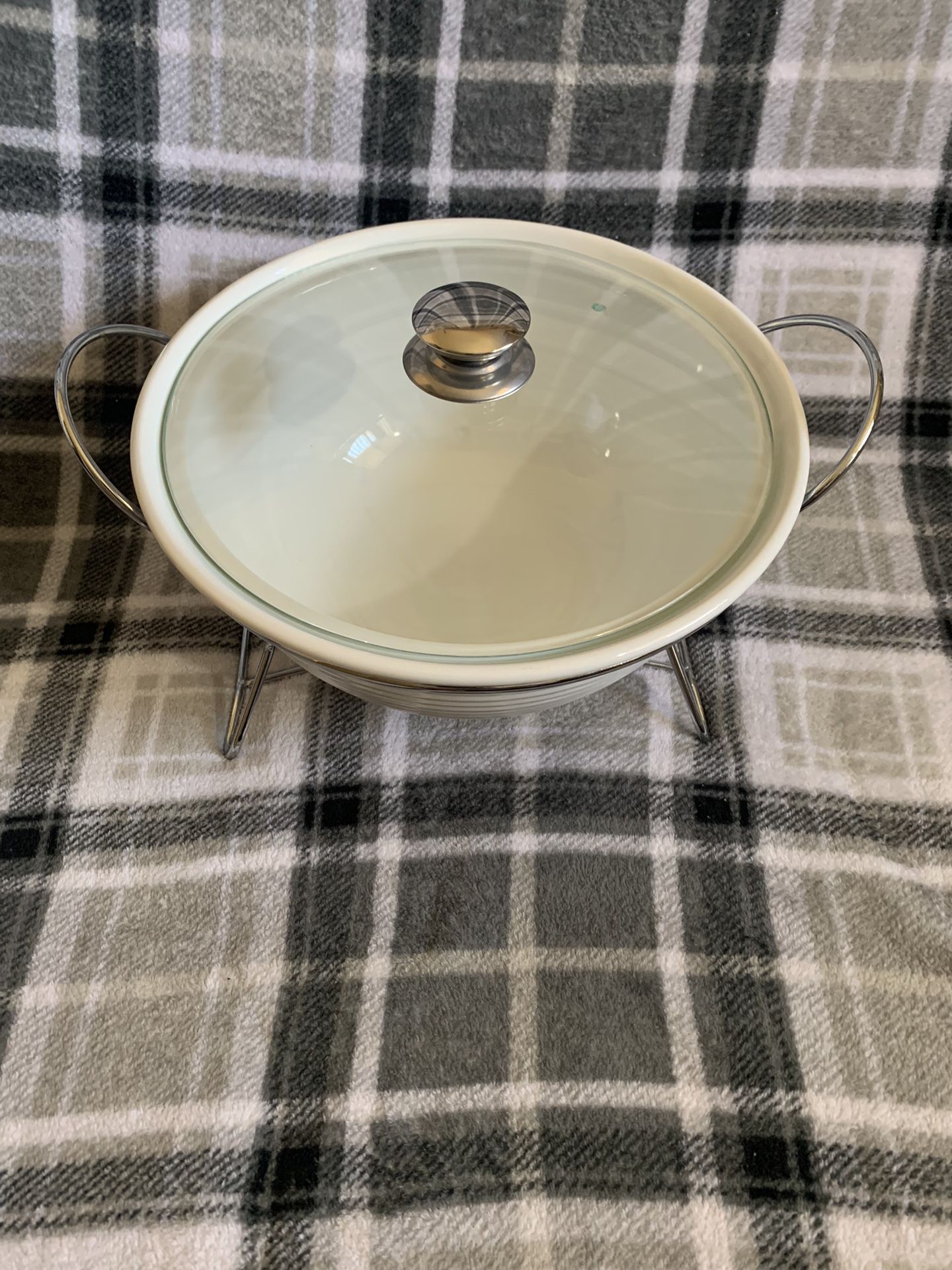 Heated Bowl With Stand 