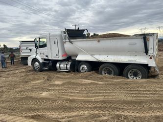 Clear Dirt And DJ TodayEmpite,,Grannig Asphalt