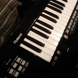 ROLAND -"LUCINA"  A09 SYNTHESIZER   Keytar-pianiuitar. 🎹 🎸