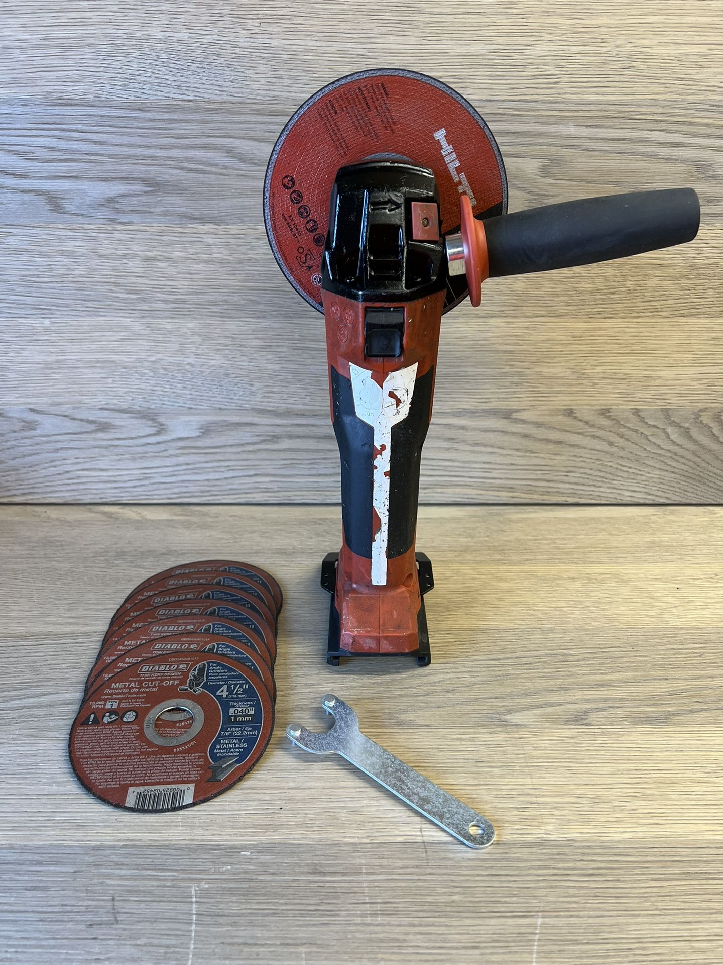 Hilti AG 6D-22 Grinder (Tool only)