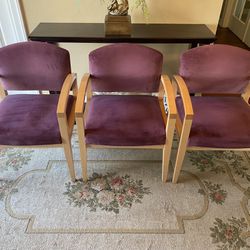 4 Matching Sets Of Sitting Chairs For Office Or Home