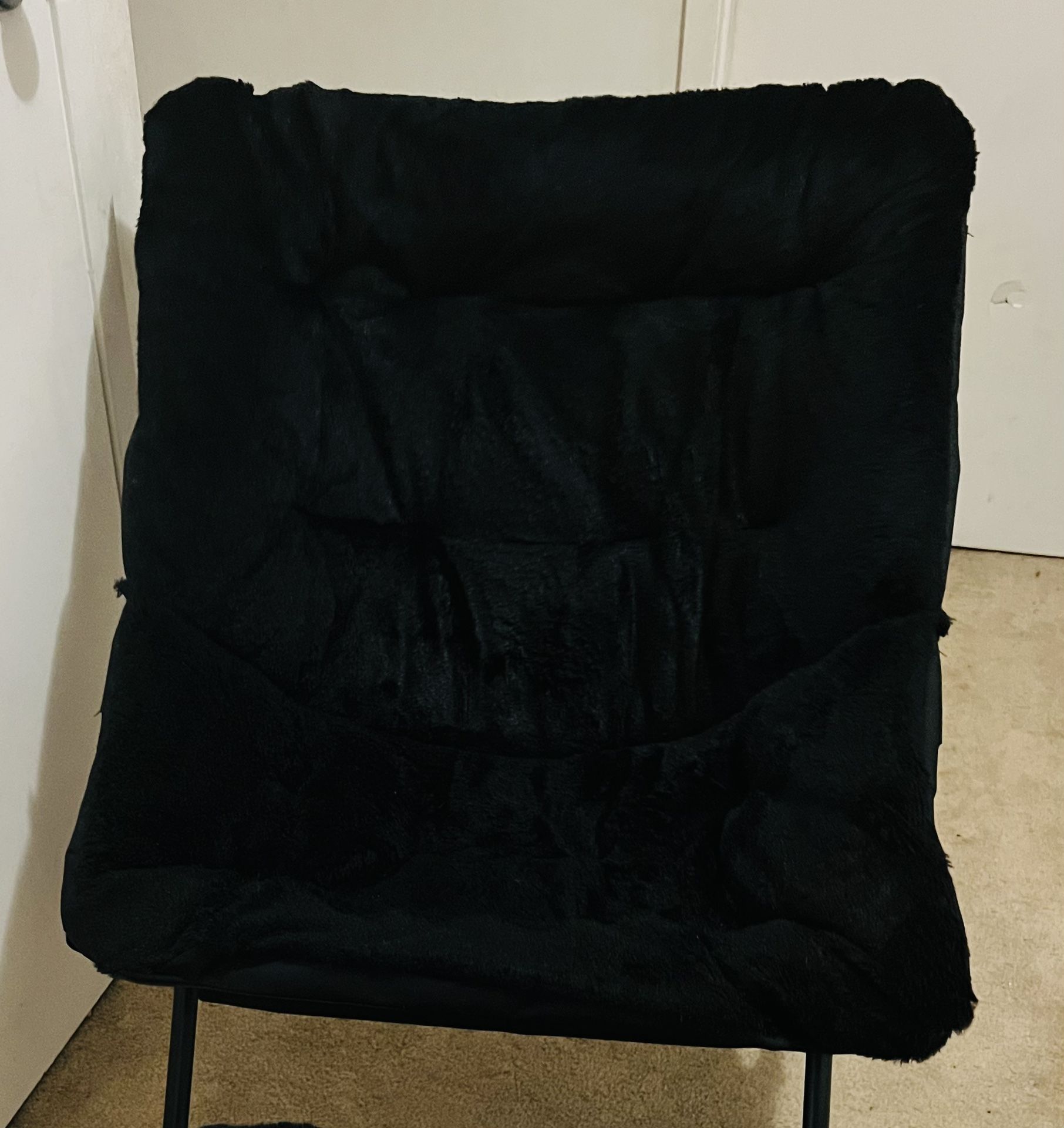 Oversized Folding Faux Fur Chair, X-Large Soft Saucer Chair, Foldable Metal Frame for Bedroom, Living Room, Balcony (Black)