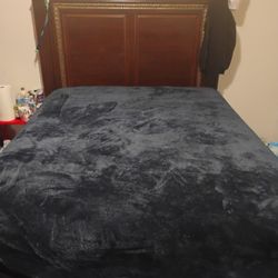 Queen Size Bed W/Dresser 
