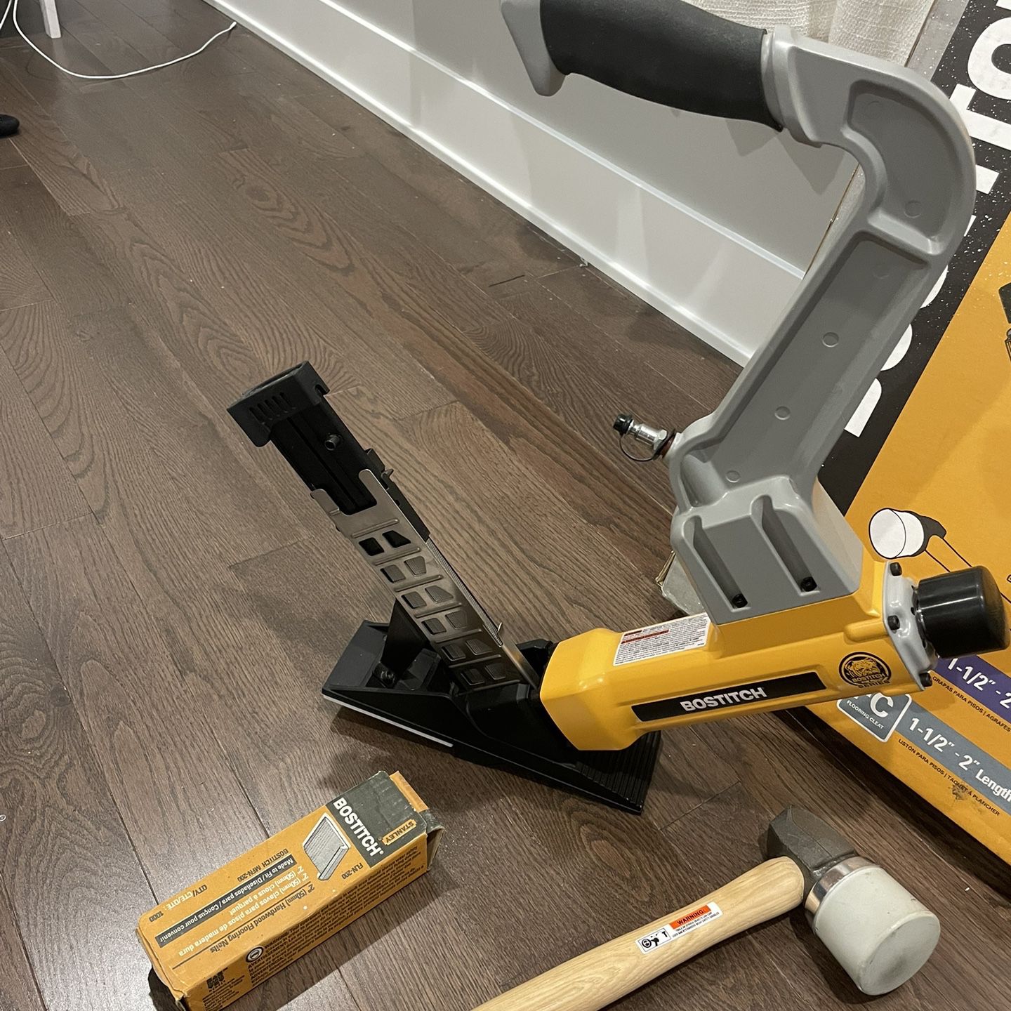 BOSTITCH flooring nailer in 1(BTFP12569) with 1000ct inch L-nails for  Sale in Chicago, IL OfferUp