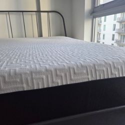 Queen Size Medium Firm Mattress! Pick Up Today!