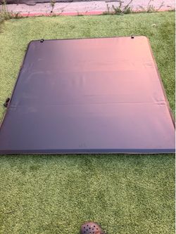 Bed cover for trucks