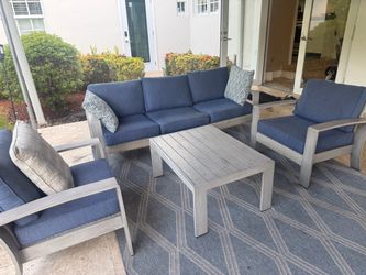 Outdoor sofa sectional