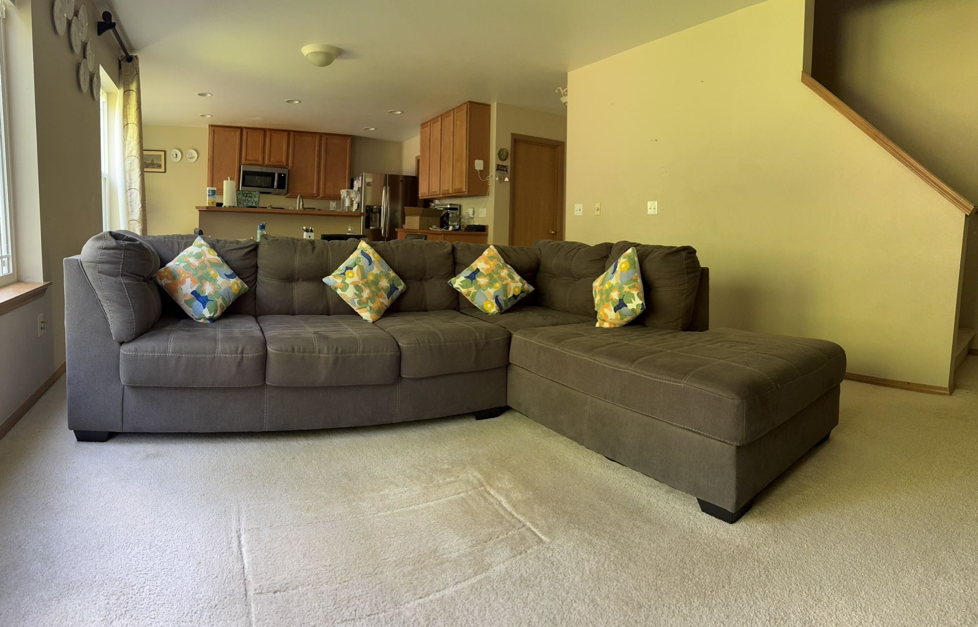 Sectional Sofa With Chaise (Right Arm-facing)