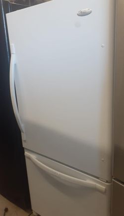 Whirlpool Bottom Freezer  30" White Refrigerator Fridge
