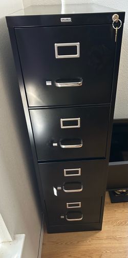 File cabinet four drawers locks