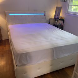 Queen size led with 4 storage drawers under (new)
