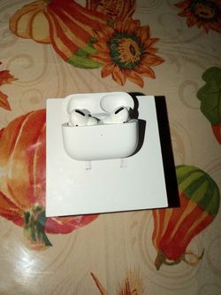 Apple AirPods Pro with Charging Case