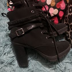 Black Boots 