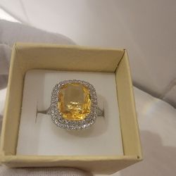 Luxury Women's Ring Size 6