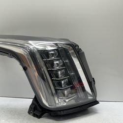 2015-2020 Cadillac Escalde Headlight Oem 