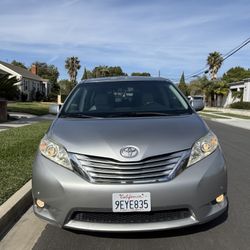 2011 Toyota Sienna Limited Full Options