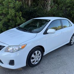 2011 TOYOTA COROLLA LE *ONLY 133K MILES* CLEAN FL TITLE* ICE COLD AC  *ONLY 133,000 MILES  2 OWNER  SUPER CLEAN  GREY PREMIUM CLOTH INTERIOR  EXCELLEN
