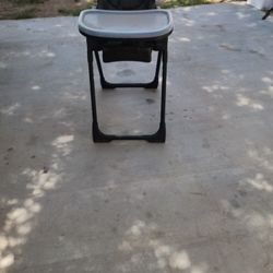 Jeep HIGH CHAIR NEED A LITTLE TLC 