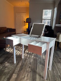 Vanity w/ drawers