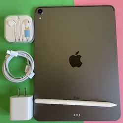 Apple IPad Pro 11” (Face ID / Liquid Retina  / latest iOS 26) 64GB with Keyboard case, stylus pen & Accessories 