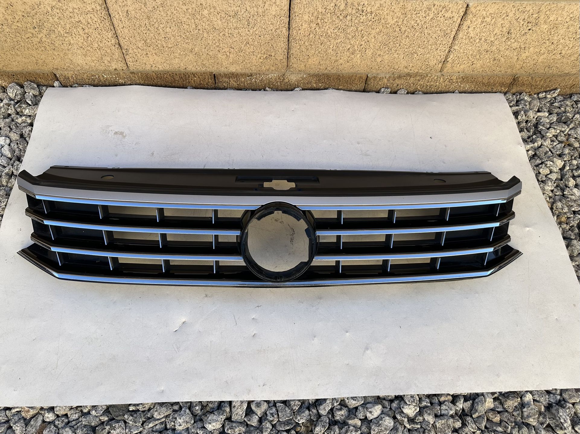 VW Passat Grill 2016-2018, OEM ORIGINAL VW Passat front bumper grill, grille