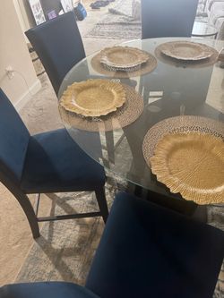 Dinning table with 4 chairs- good condition