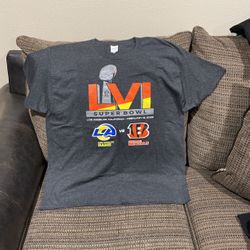 Size,XL. Super Bowl. Rams.Vs. Bengals T-Shirt.