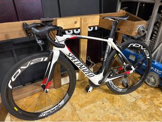52cm Like new full fiber carbon specialized venge road bike