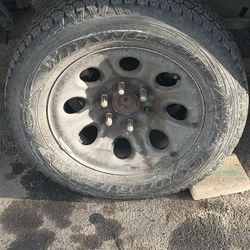 17 inch Tires & Rims almost New tires 6 lug came off Chevy Avalanche  wrangler Goodyear tires 245 65 R17