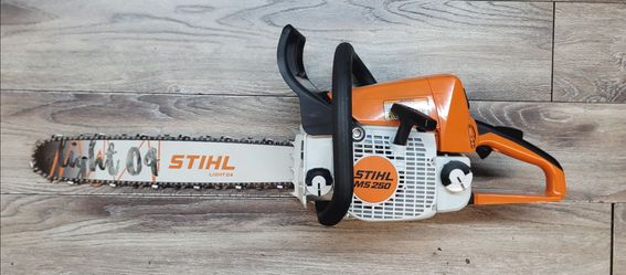 Stihl MS 250 Gas Chainsaw with Light 04 Bar