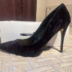 Size 11 Women’s heels 
