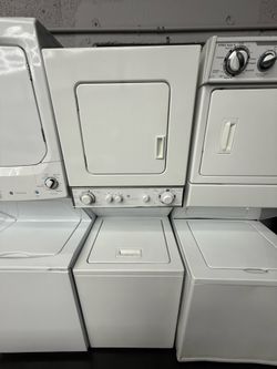 Whirlpool Washer and Dryer Stackable “24 ( Lavadora Y Secadora )