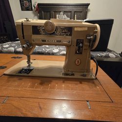Vintage Singer Model 401A With Wood Case
