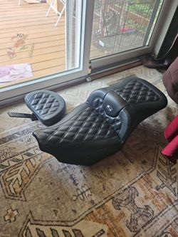 2024 saddelman road sofa/ w rider backrest