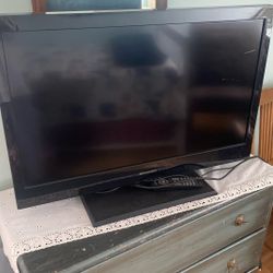 32” Flat Screen TV