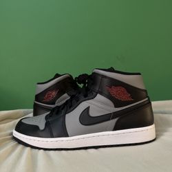 Jordan 1 Mid Shadow Red Size 10.5
